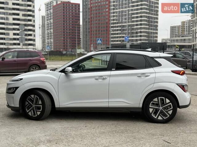 Белый Хендай Kona Electric, объемом двигателя 0 л и пробегом 64 тыс. км за 21499 $, фото 20 на Automoto.ua