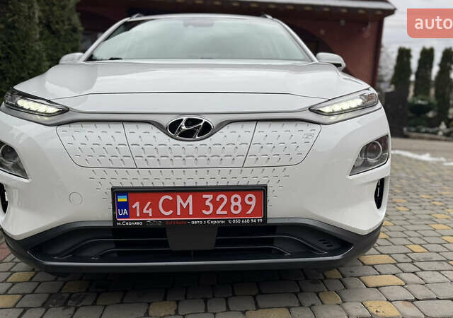 Белый Хендай Kona Electric, объемом двигателя 0 л и пробегом 124 тыс. км за 17494 $, фото 6 на Automoto.ua