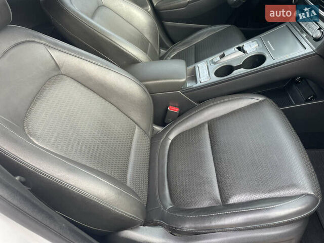 Белый Хендай Kona Electric, объемом двигателя 0 л и пробегом 117 тыс. км за 16500 $, фото 21 на Automoto.ua