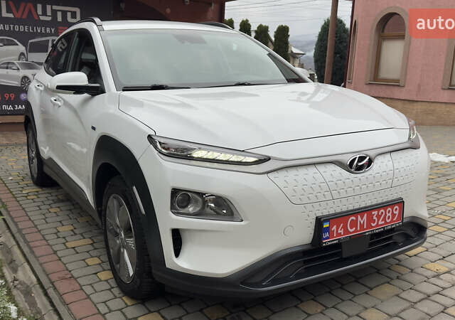 Белый Хендай Kona Electric, объемом двигателя 0 л и пробегом 124 тыс. км за 17494 $, фото 5 на Automoto.ua