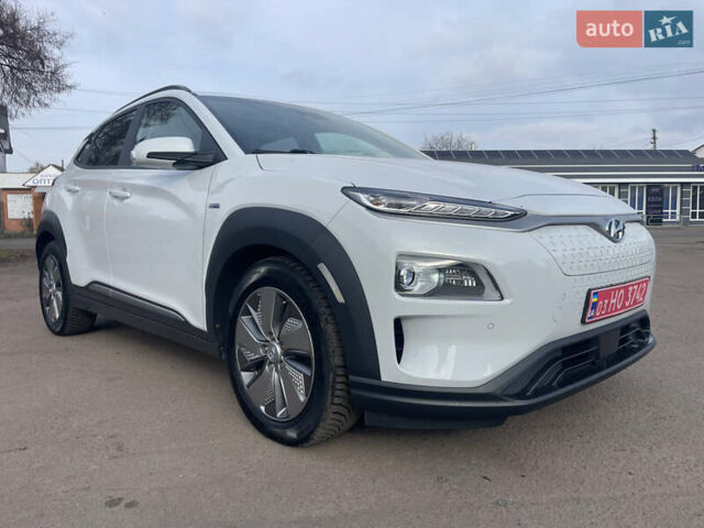 Белый Хендай Kona Electric, объемом двигателя 0 л и пробегом 117 тыс. км за 16500 $, фото 6 на Automoto.ua