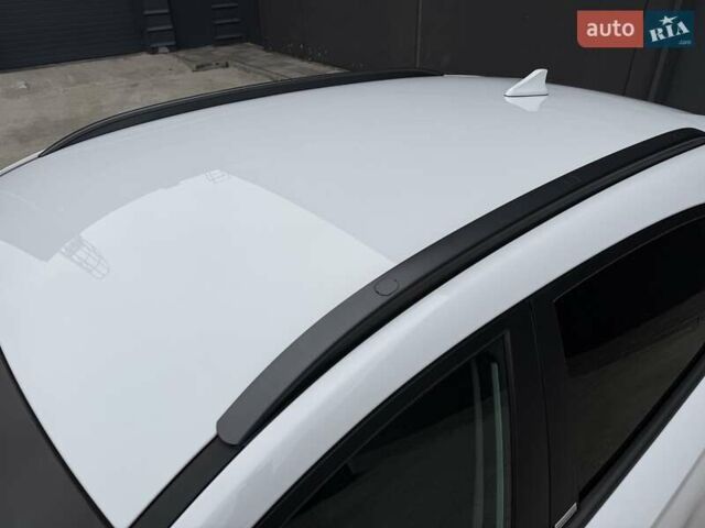 Белый Хендай Kona Electric, объемом двигателя 0 л и пробегом 64 тыс. км за 21499 $, фото 34 на Automoto.ua