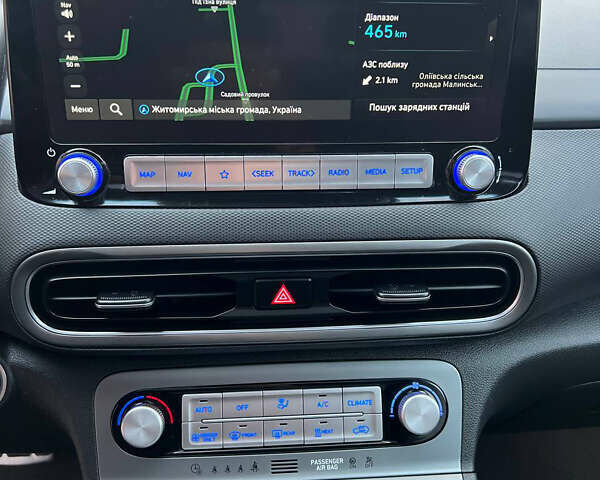 Белый Хендай Kona Electric, объемом двигателя 0 л и пробегом 120 тыс. км за 19850 $, фото 23 на Automoto.ua