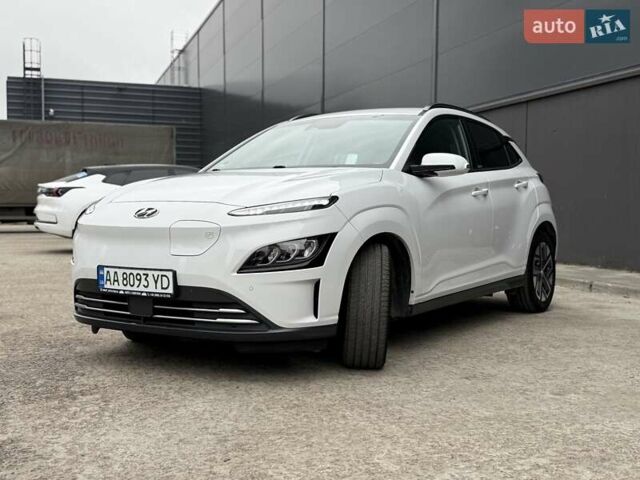 Белый Хендай Kona Electric, объемом двигателя 0 л и пробегом 64 тыс. км за 21499 $, фото 32 на Automoto.ua