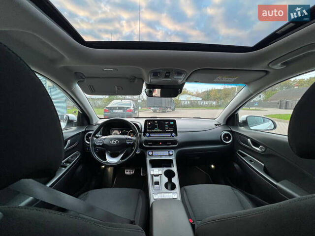 Белый Хендай Kona Electric, объемом двигателя 0 л и пробегом 120 тыс. км за 19850 $, фото 8 на Automoto.ua