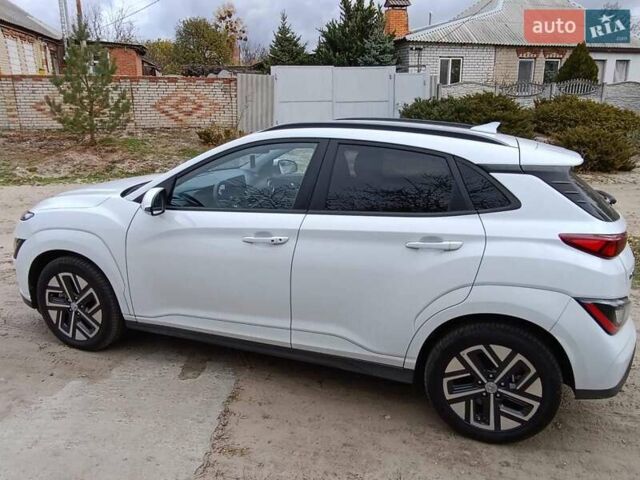 Білий Хендай Kona Electric, об'ємом двигуна 0 л та пробігом 59 тис. км за 17200 $, фото 3 на Automoto.ua
