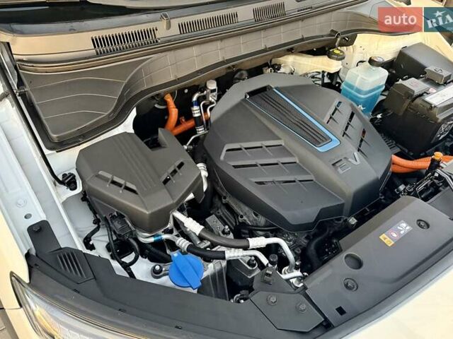 Белый Хендай Kona Electric, объемом двигателя 0 л и пробегом 78 тыс. км за 17250 $, фото 103 на Automoto.ua