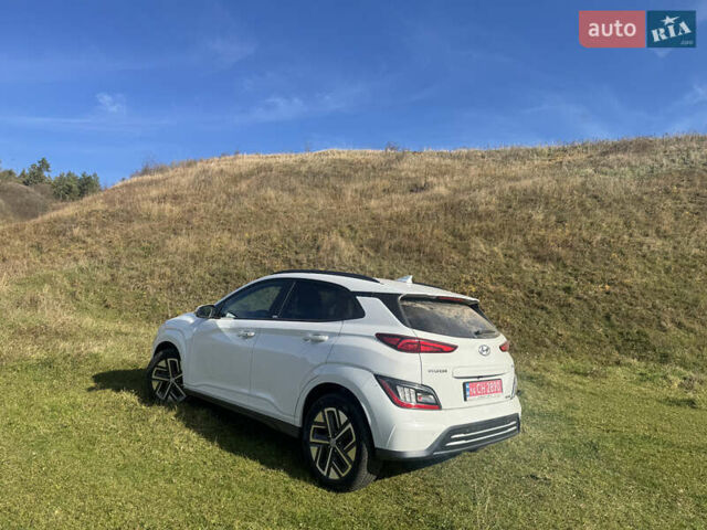 Белый Хендай Kona Electric, объемом двигателя 0 л и пробегом 101 тыс. км за 19800 $, фото 11 на Automoto.ua