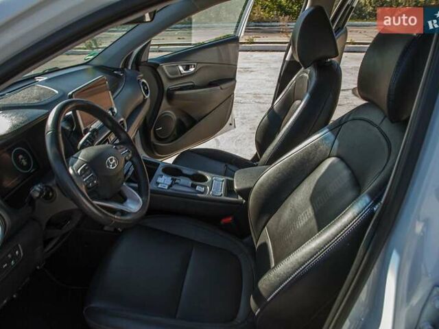 Білий Хендай Kona Electric, об'ємом двигуна 0 л та пробігом 130 тис. км за 22000 $, фото 18 на Automoto.ua