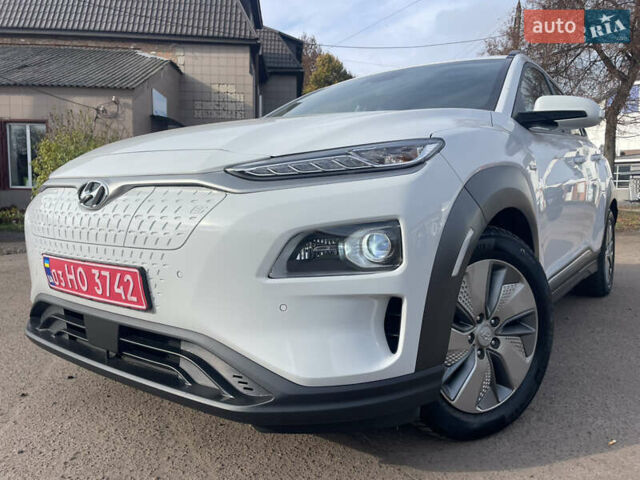 Белый Хендай Kona Electric, объемом двигателя 0 л и пробегом 117 тыс. км за 16500 $, фото 2 на Automoto.ua
