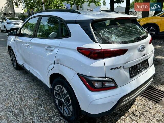 Белый Хендай Kona Electric, объемом двигателя 0 л и пробегом 42 тыс. км за 13000 $, фото 8 на Automoto.ua