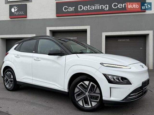 Белый Хендай Kona Electric, объемом двигателя 0 л и пробегом 52 тыс. км за 17599 $, фото 39 на Automoto.ua