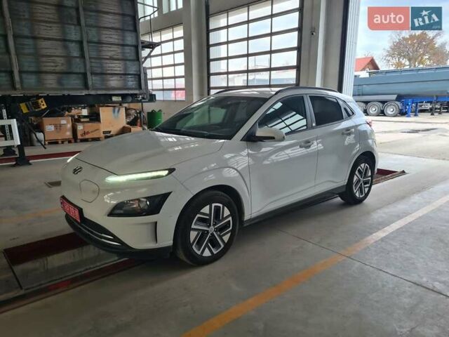 Белый Хендай Kona Electric, объемом двигателя 0 л и пробегом 60 тыс. км за 17700 $, фото 40 на Automoto.ua