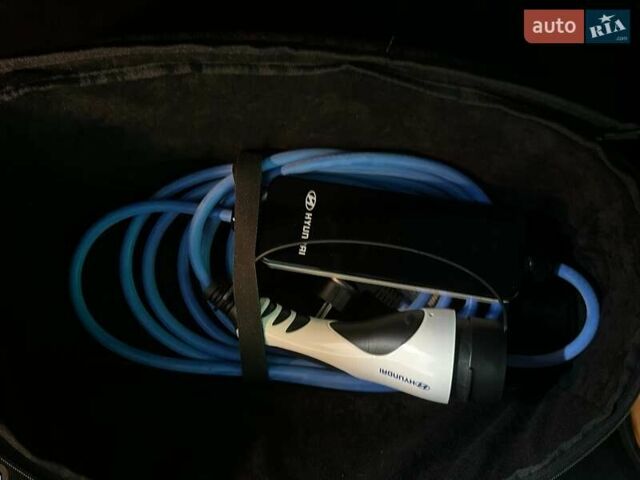 Белый Хендай Kona Electric, объемом двигателя 0 л и пробегом 108 тыс. км за 20900 $, фото 68 на Automoto.ua