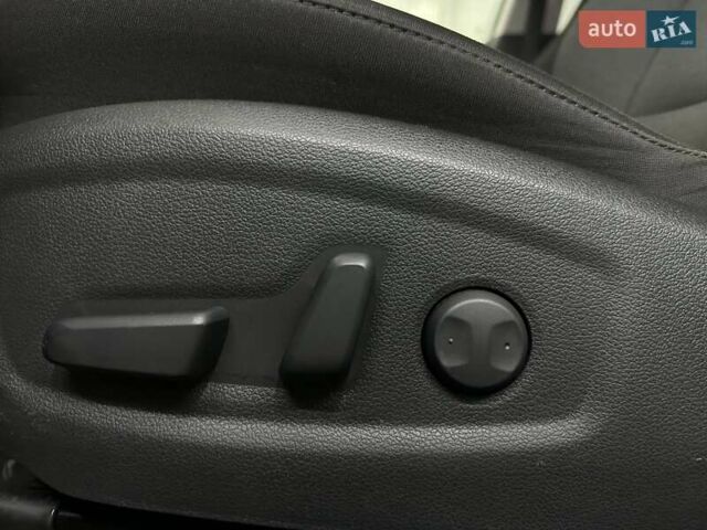 Белый Хендай Kona Electric, объемом двигателя 0 л и пробегом 108 тыс. км за 20900 $, фото 10 на Automoto.ua