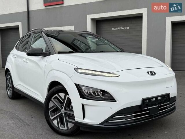Белый Хендай Kona Electric, объемом двигателя 0 л и пробегом 52 тыс. км за 17599 $, фото 38 на Automoto.ua