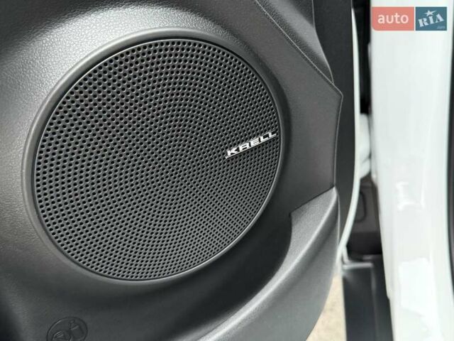 Белый Хендай Kona Electric, объемом двигателя 0 л и пробегом 52 тыс. км за 17599 $, фото 20 на Automoto.ua