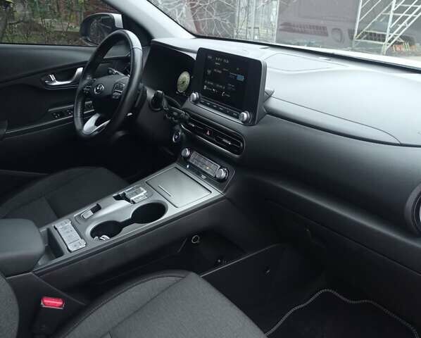 Белый Хендай Kona Electric, объемом двигателя 0 л и пробегом 42 тыс. км за 17500 $, фото 16 на Automoto.ua