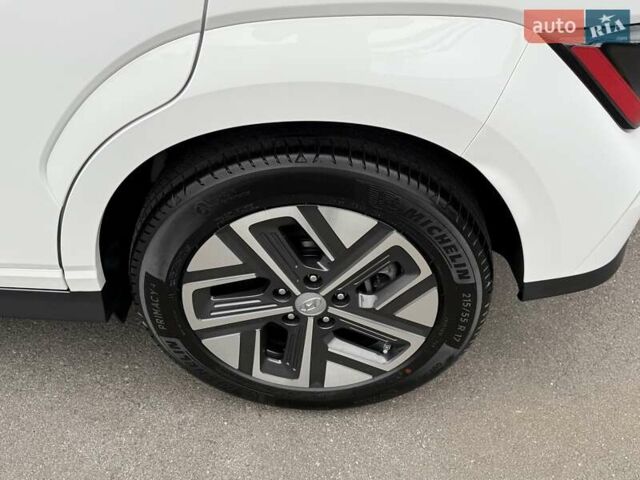 Белый Хендай Kona Electric, объемом двигателя 0 л и пробегом 52 тыс. км за 17599 $, фото 10 на Automoto.ua