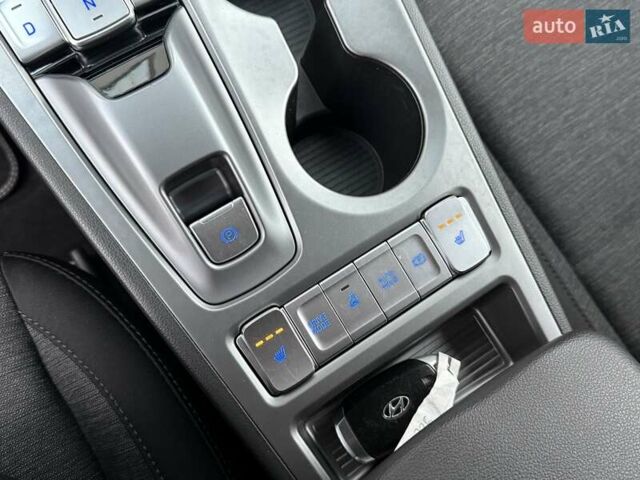 Белый Хендай Kona Electric, объемом двигателя 0 л и пробегом 52 тыс. км за 17599 $, фото 21 на Automoto.ua