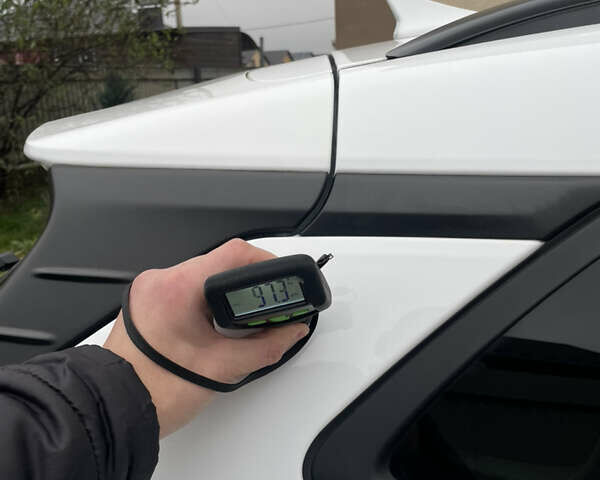 Белый Хендай Kona Electric, объемом двигателя 0 л и пробегом 57 тыс. км за 17600 $, фото 23 на Automoto.ua