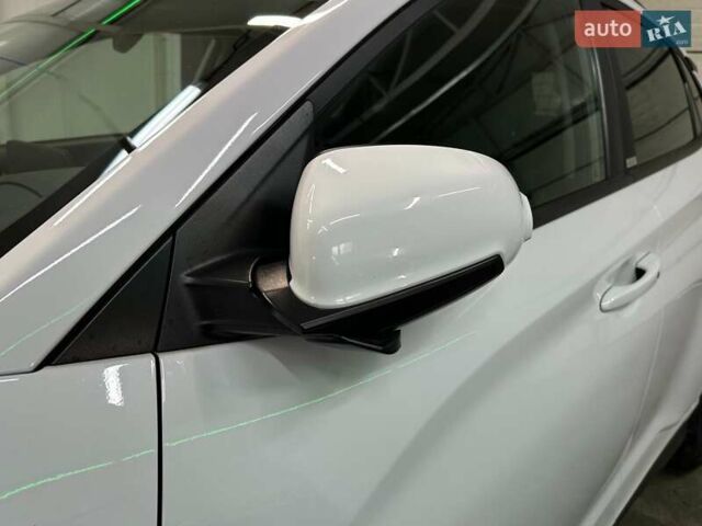 Белый Хендай Kona Electric, объемом двигателя 0 л и пробегом 108 тыс. км за 20900 $, фото 11 на Automoto.ua