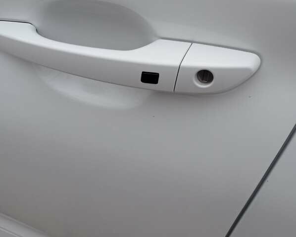 Белый Хендай Kona Electric, объемом двигателя 0 л и пробегом 42 тыс. км за 17500 $, фото 17 на Automoto.ua