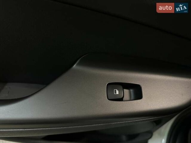 Белый Хендай Kona Electric, объемом двигателя 0 л и пробегом 108 тыс. км за 20900 $, фото 4 на Automoto.ua