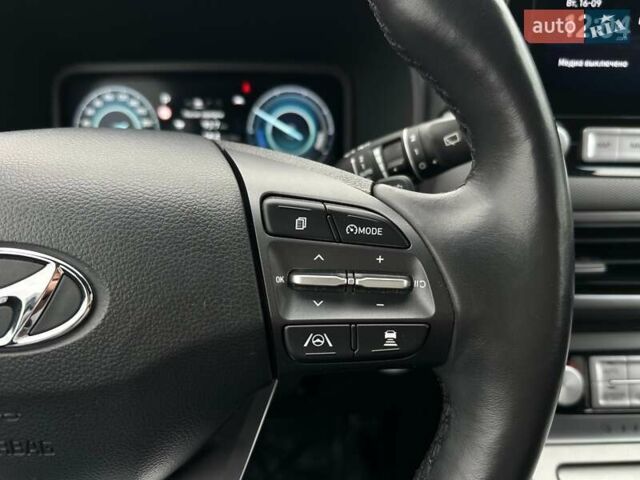 Белый Хендай Kona Electric, объемом двигателя 0 л и пробегом 108 тыс. км за 20900 $, фото 6 на Automoto.ua