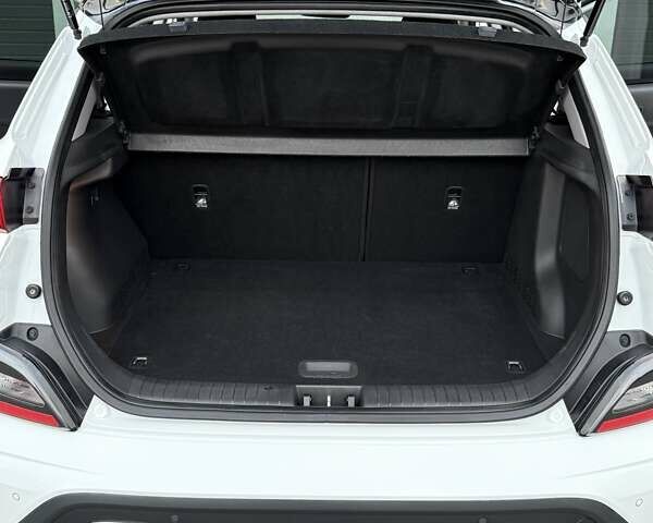 Белый Хендай Kona Electric, объемом двигателя 0 л и пробегом 52 тыс. км за 17599 $, фото 33 на Automoto.ua
