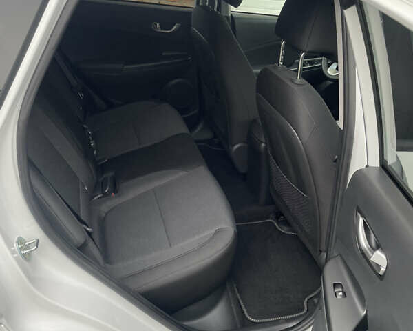 Белый Хендай Kona Electric, объемом двигателя 0 л и пробегом 57 тыс. км за 17600 $, фото 10 на Automoto.ua