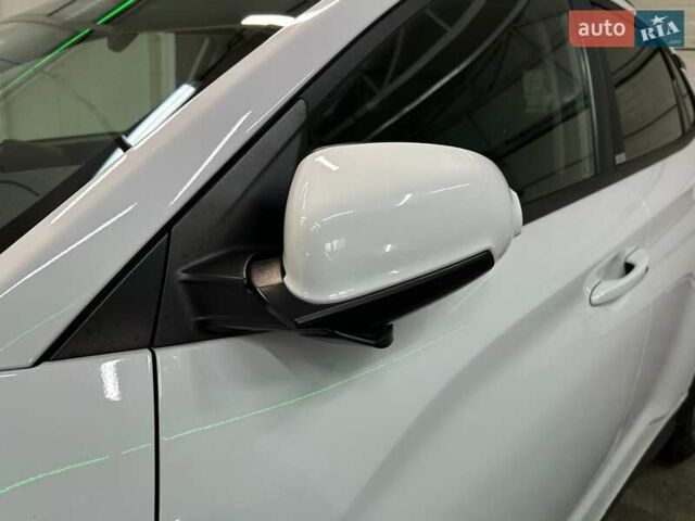 Белый Хендай Kona Electric, объемом двигателя 0 л и пробегом 108 тыс. км за 20900 $, фото 24 на Automoto.ua