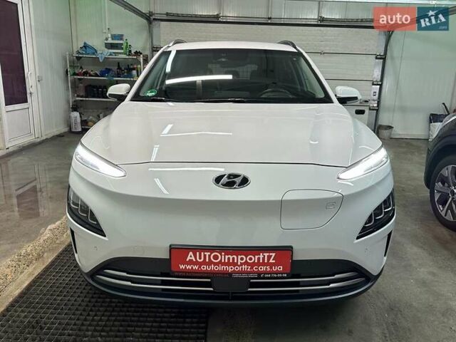 Белый Хендай Kona Electric, объемом двигателя 0 л и пробегом 108 тыс. км за 20900 $, фото 23 на Automoto.ua