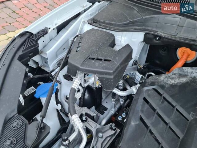 Белый Хендай Kona Electric, объемом двигателя 0 л и пробегом 60 тыс. км за 17700 $, фото 29 на Automoto.ua