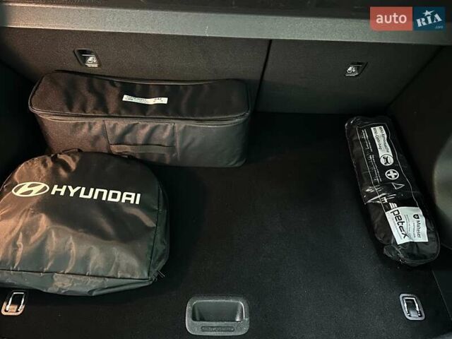 Белый Хендай Kona Electric, объемом двигателя 0 л и пробегом 108 тыс. км за 20900 $, фото 67 на Automoto.ua