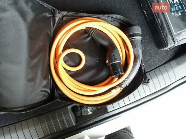 Белый Хендай Kona Electric, объемом двигателя 0 л и пробегом 60 тыс. км за 17700 $, фото 34 на Automoto.ua