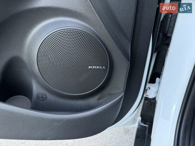 Білий Хендай Kona Electric, об'ємом двигуна 0 л та пробігом 15 тис. км за 24000 $, фото 10 на Automoto.ua