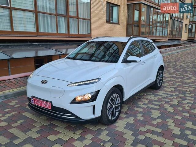 Белый Хендай Kona Electric, объемом двигателя 0 л и пробегом 60 тыс. км за 17700 $, фото 28 на Automoto.ua