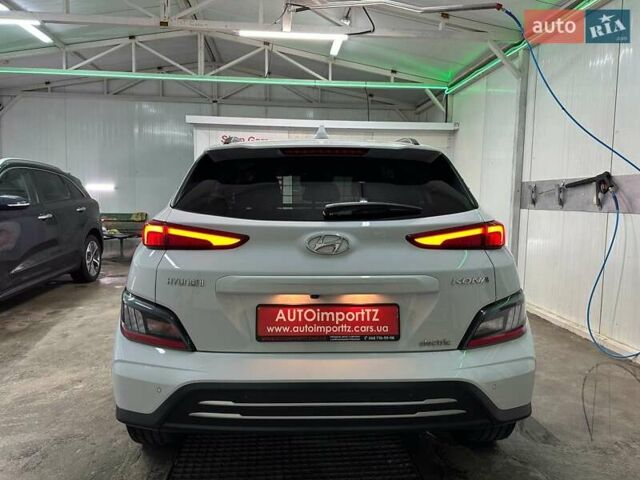 Белый Хендай Kona Electric, объемом двигателя 0 л и пробегом 108 тыс. км за 20900 $, фото 19 на Automoto.ua