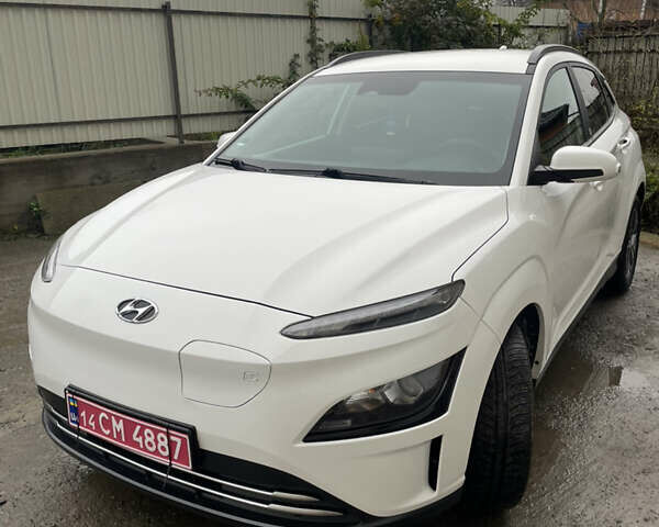 Белый Хендай Kona Electric, объемом двигателя 0 л и пробегом 57 тыс. км за 17600 $, фото 1 на Automoto.ua