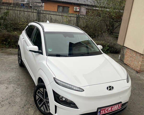 Белый Хендай Kona Electric, объемом двигателя 0 л и пробегом 57 тыс. км за 17600 $, фото 4 на Automoto.ua