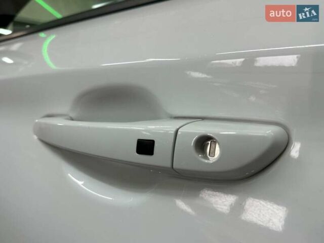 Белый Хендай Kona Electric, объемом двигателя 0 л и пробегом 108 тыс. км за 20900 $, фото 13 на Automoto.ua