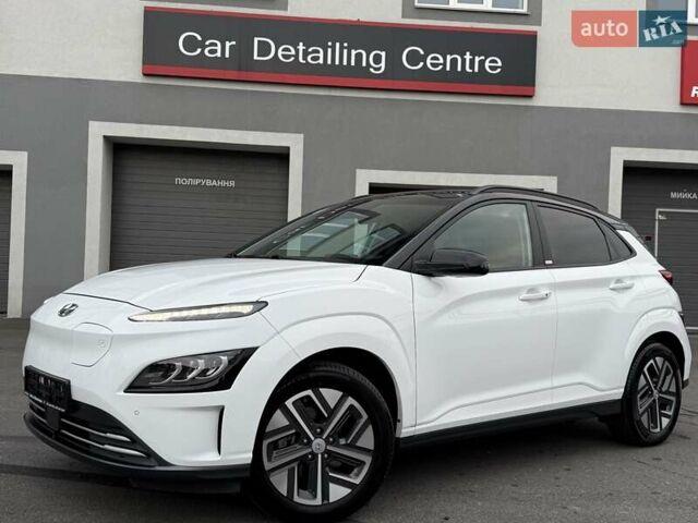 Белый Хендай Kona Electric, объемом двигателя 0 л и пробегом 52 тыс. км за 17599 $, фото 42 на Automoto.ua