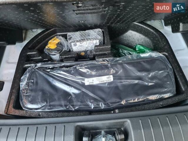 Белый Хендай Kona Electric, объемом двигателя 0 л и пробегом 60 тыс. км за 17700 $, фото 12 на Automoto.ua