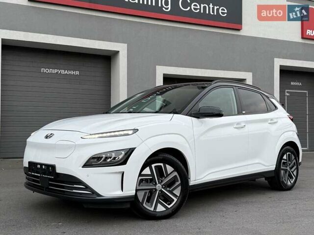 Белый Хендай Kona Electric, объемом двигателя 0 л и пробегом 52 тыс. км за 17599 $, фото 44 на Automoto.ua