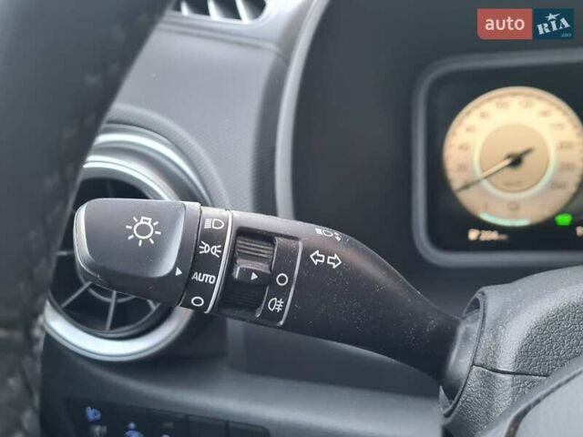 Белый Хендай Kona Electric, объемом двигателя 0 л и пробегом 60 тыс. км за 17700 $, фото 18 на Automoto.ua