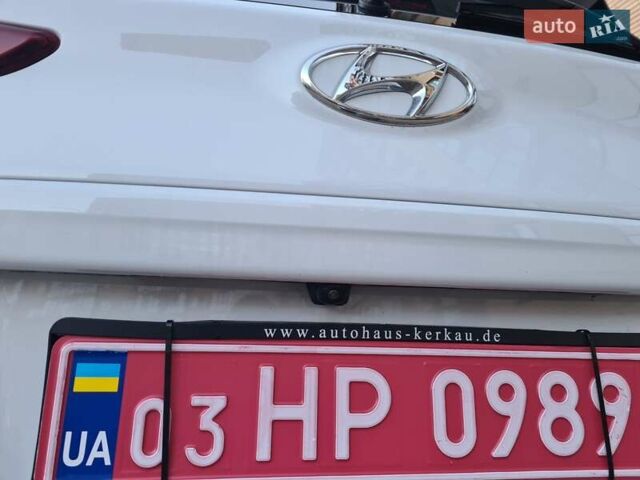 Белый Хендай Kona Electric, объемом двигателя 0 л и пробегом 60 тыс. км за 17700 $, фото 1 на Automoto.ua