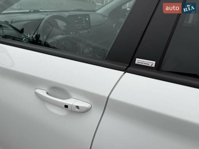 Белый Хендай Kona Electric, объемом двигателя 0 л и пробегом 52 тыс. км за 17599 $, фото 11 на Automoto.ua