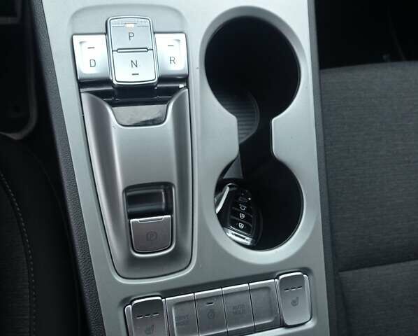 Белый Хендай Kona Electric, объемом двигателя 0 л и пробегом 42 тыс. км за 17500 $, фото 20 на Automoto.ua