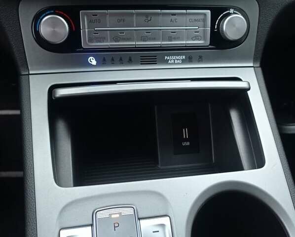 Белый Хендай Kona Electric, объемом двигателя 0 л и пробегом 42 тыс. км за 17500 $, фото 23 на Automoto.ua